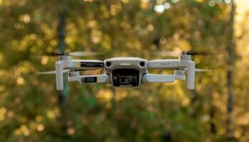 DJI