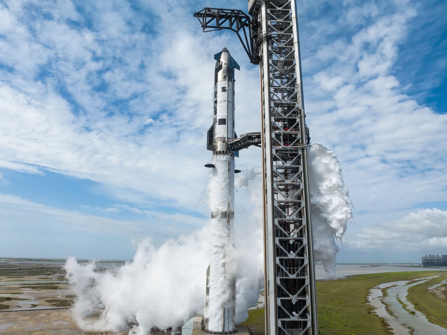 SpaceX отменила