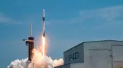 SpaceX заключила контракты