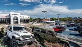 Carvana открывает свой первый центр тест-драйвов