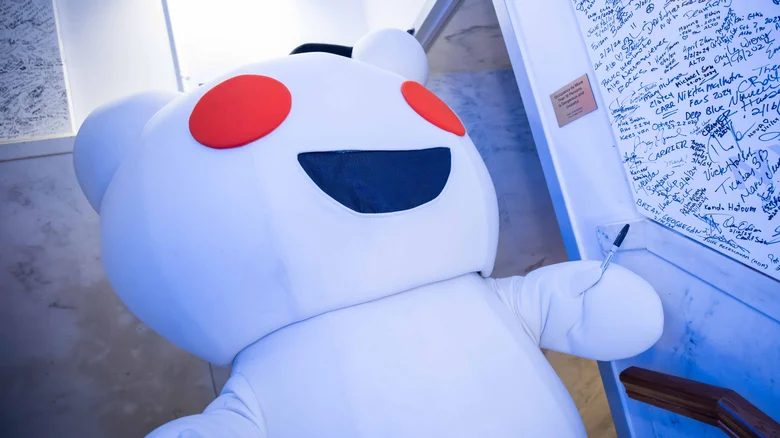 Reddit очень недоволен обзорами ИИ от