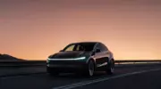 Tesla расширяет сервис роботакси