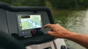MasterCraft оснащает свои понтонные лодки системами CarPlay