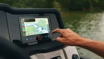 MasterCraft оснащает свои понтонные лодки системами CarPlay
