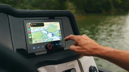 MasterCraft оснащает свои понтонные лодки системами CarPlay