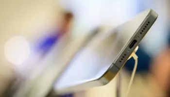 Порт USB-C на телефоне