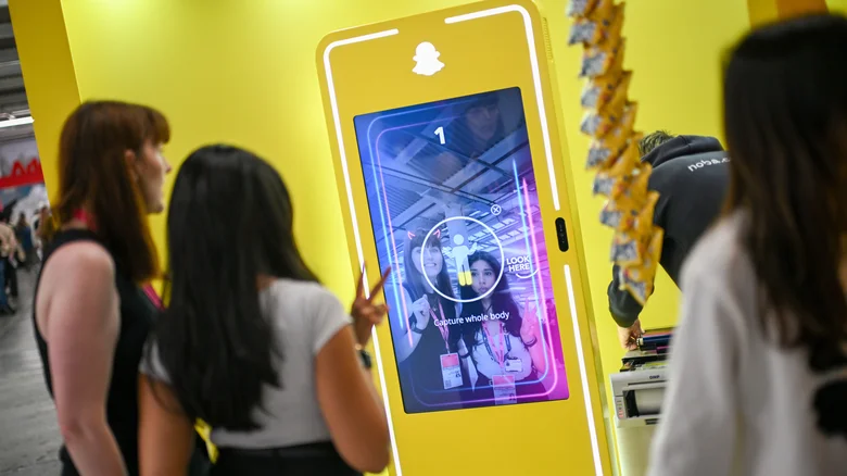 Snapchat борется с ИИ-контентом в Spotlight