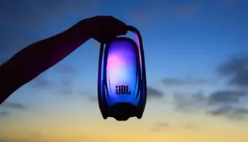 Яркая колонка JBL Pulse 6