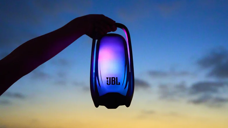 Яркая колонка JBL Pulse 6