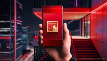 Qualcomm выпускает два новых чипа для смартфонов с ИИ