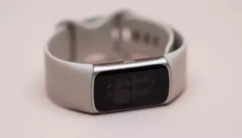Компания Google анонсирует новый фитнес‑трекер Fitbit Edge