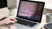 Не стоит использовать защитную пленку для экрана MacBook