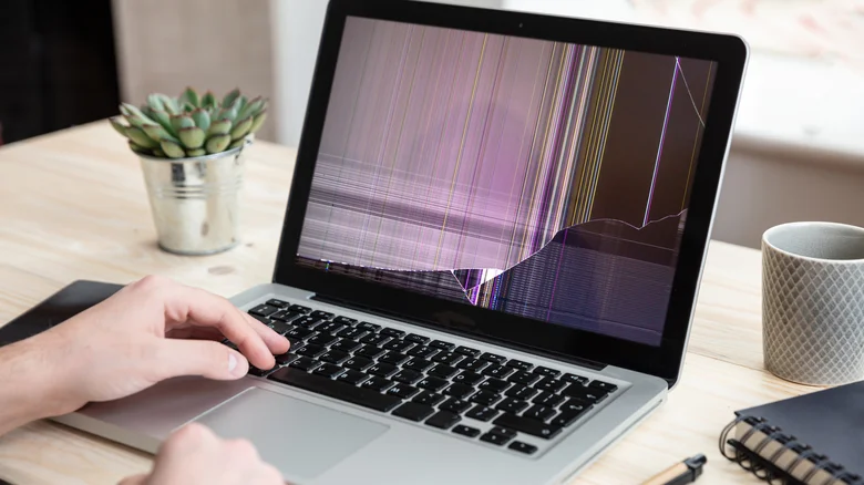 Не стоит использовать защитную пленку для экрана MacBook