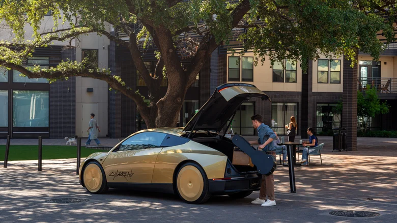 Tesla планирует начать продажи Cybercab